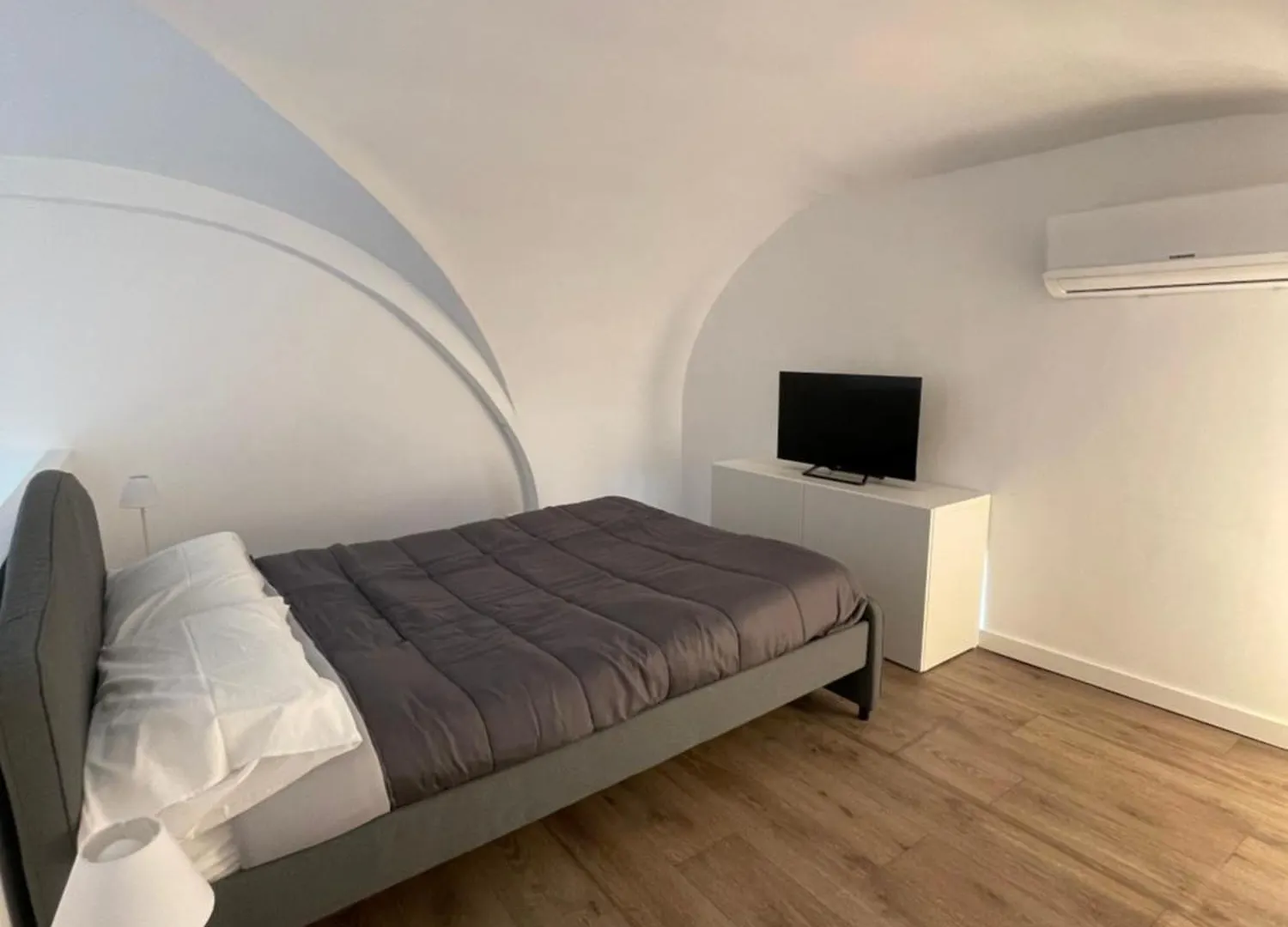 Carmelitani Center Apartment location